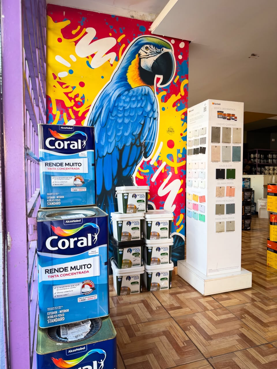 Mural da Arara Azul e mostruário de cores